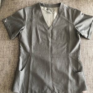 FIGS Scrub top Graphite color 2 pockets S